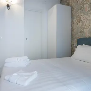 https://italianway-the-b-village-superior.italymilanhotels.net